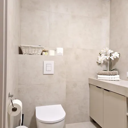 Potockiego Private Parking Self Check-in *